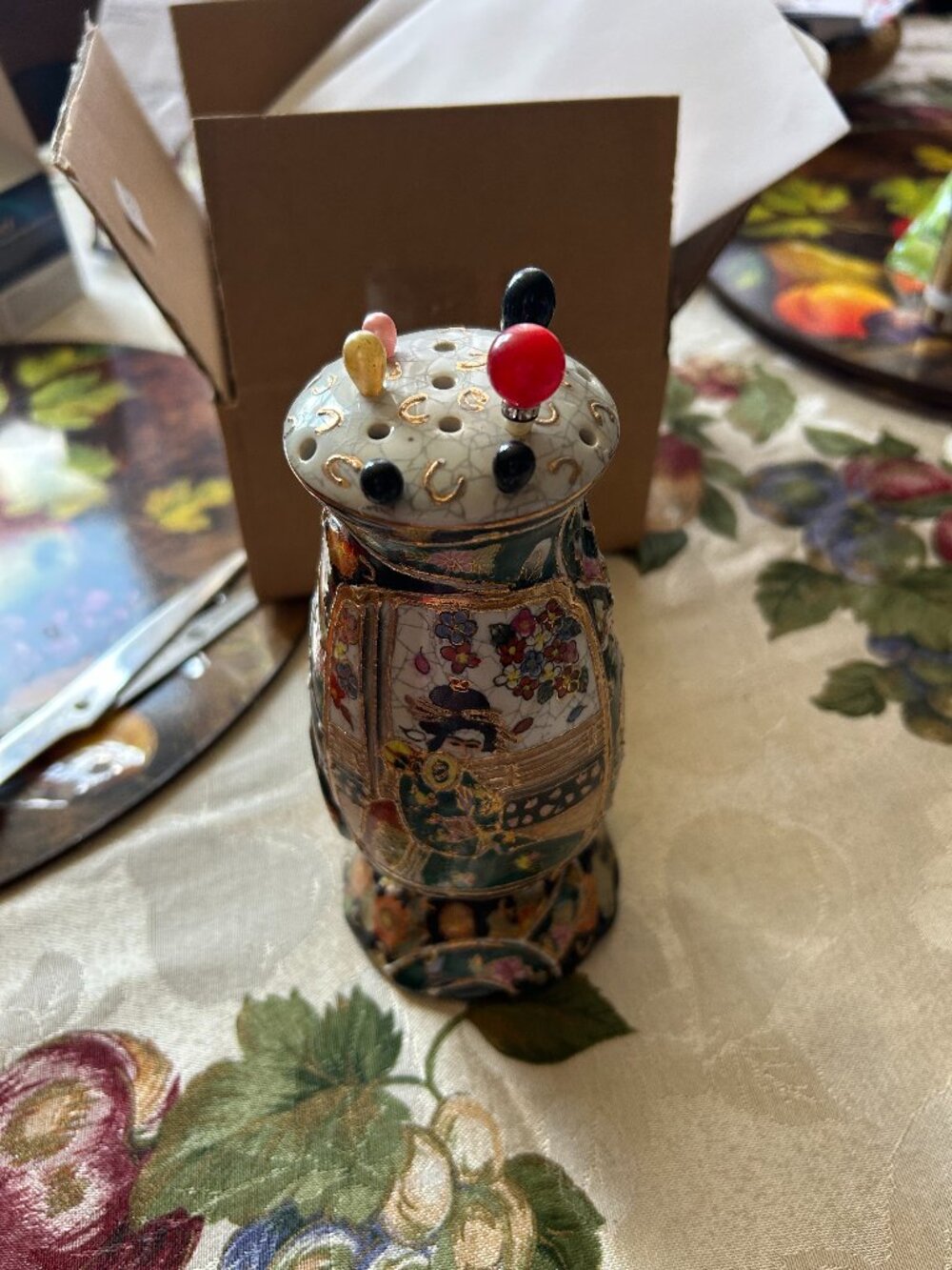 VINTAGE  HATPIN HOLDER   JAPANESE